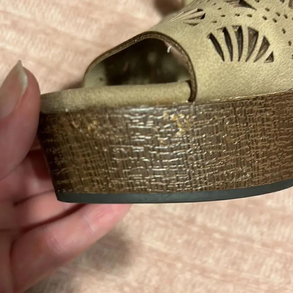 Indigo Road. Beige wedges. Size 7.5